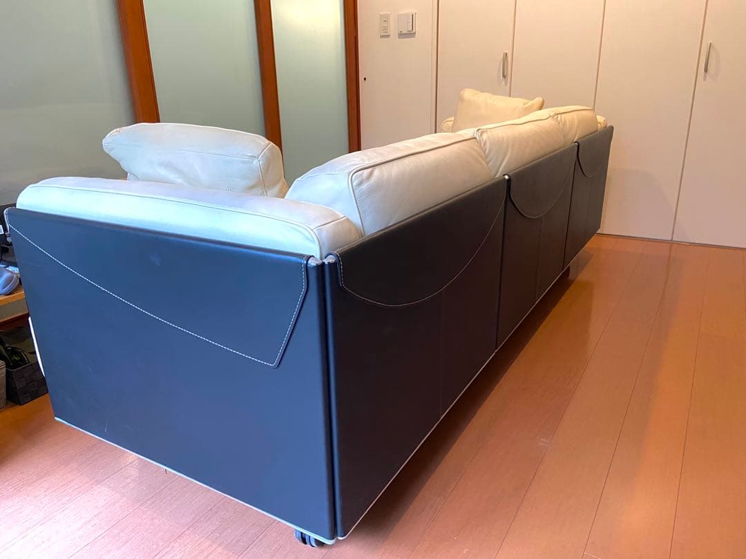 「ポルトローナフラウ」TWICE シリーズ３人掛けソファ