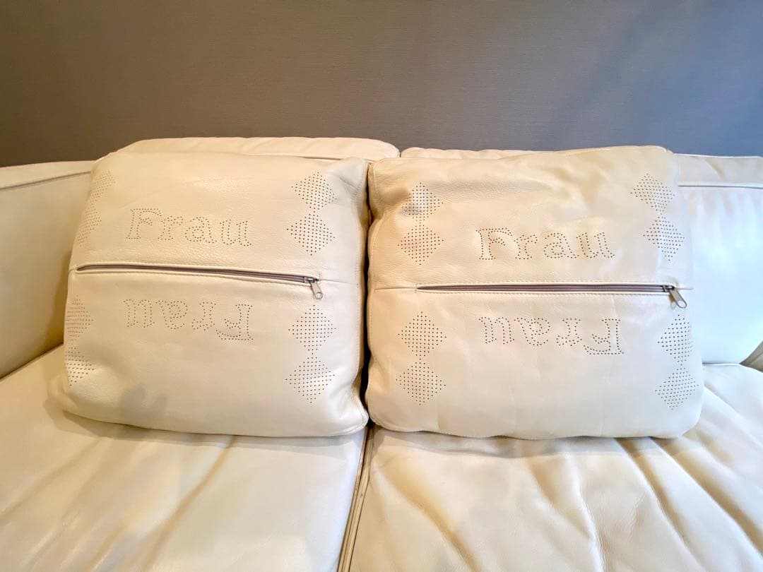 「ポルトローナフラウ」TWICE シリーズ３人掛けソファ