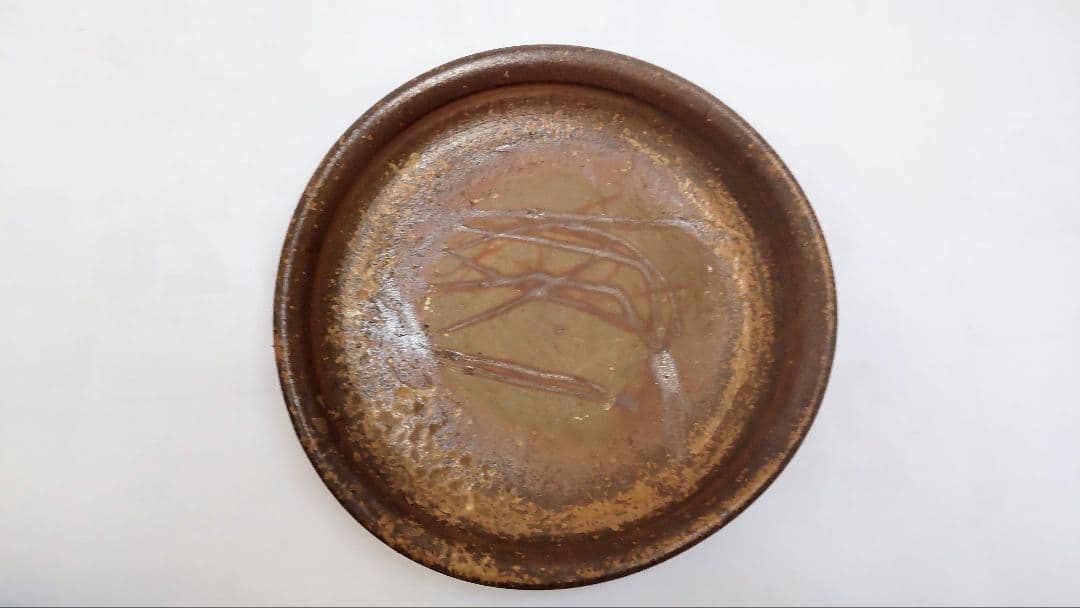 緑色波型皿と茶色平型皿セット