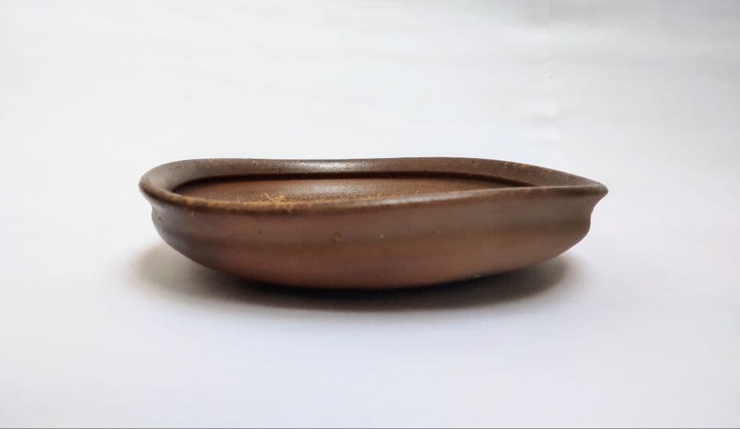 緑色波型皿と茶色平型皿セット