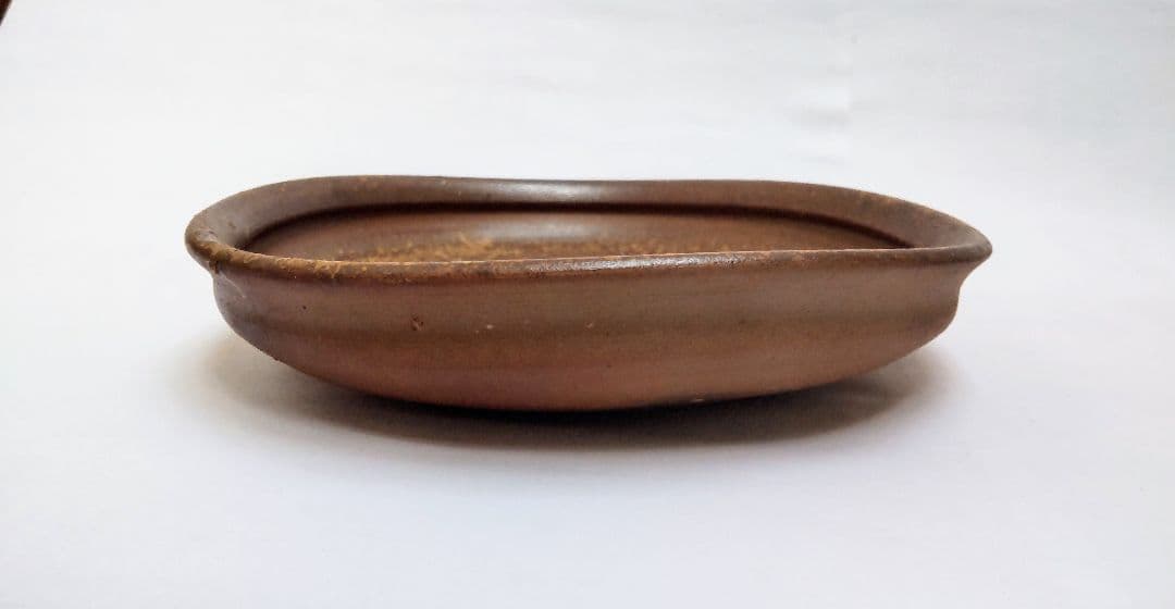 緑色波型皿と茶色平型皿セット