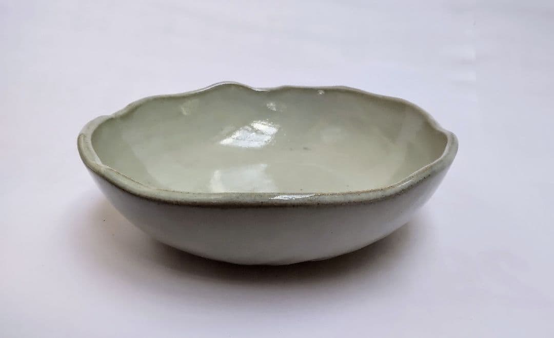 緑色波型皿と茶色平型皿セット