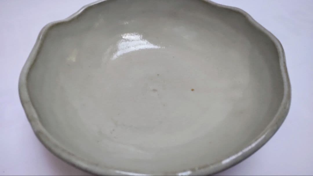 緑色波型皿と茶色平型皿セット