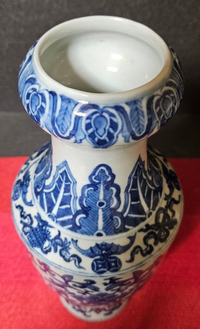 中国古美術　中国古陶磁　大清乾隆年製款　青華青花　花唐草文　丸口　瓶　罐　花入れ