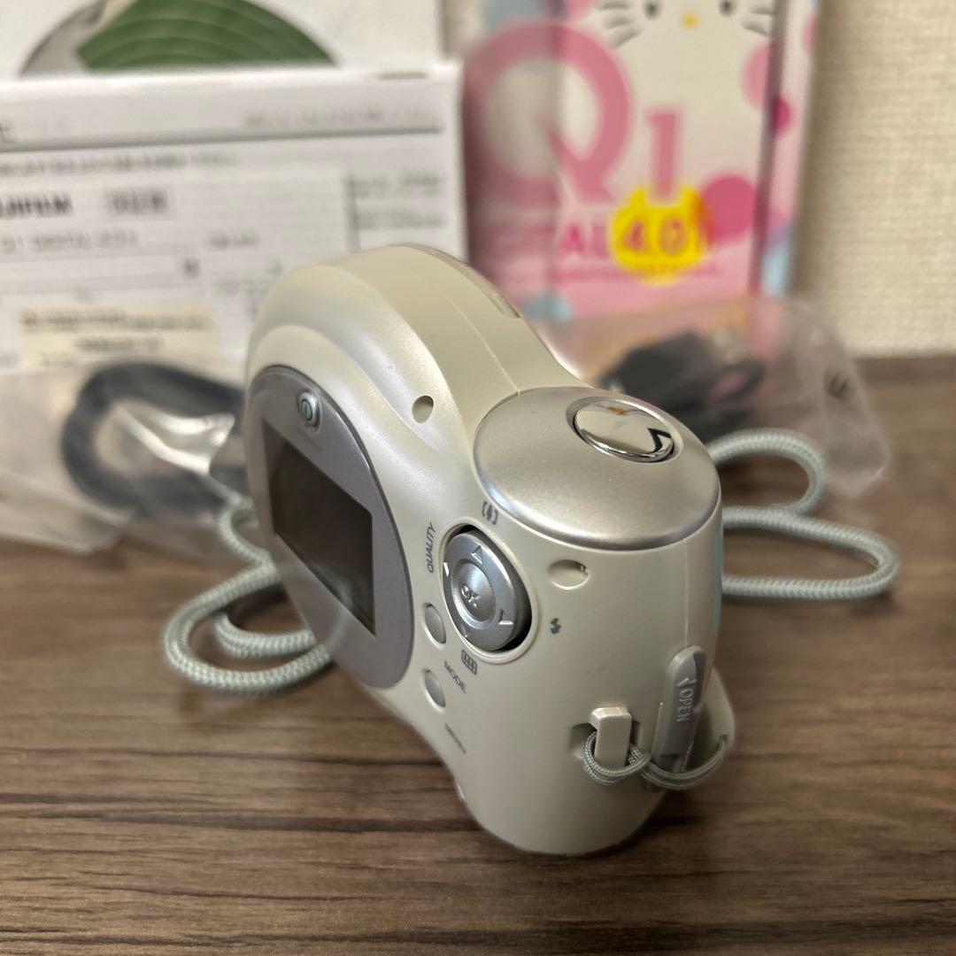 【美品】FUJIFILM Hello Kitty Q1 デジタルカメラ