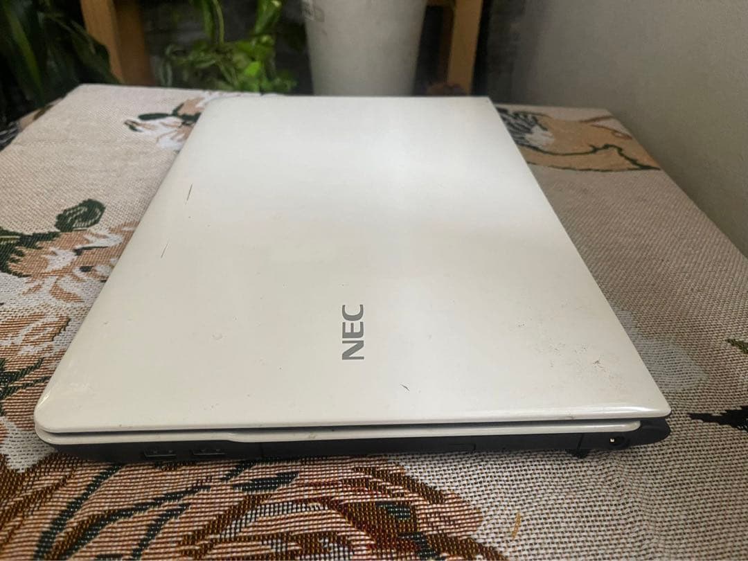 NECノートパソコン白／ホワイト 　i5 Windows11