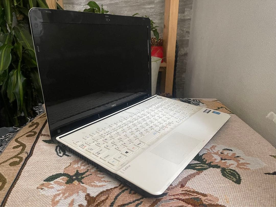 NECノートパソコン白／ホワイト 　i5 Windows11