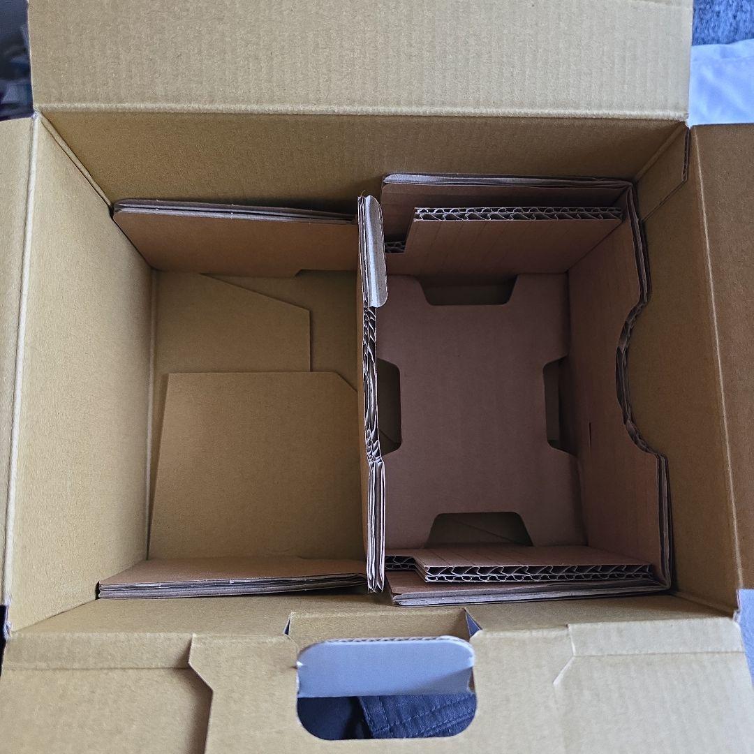 値下げ中Canon EOS Kiss X9 デジタル一眼レフカメラ レンズキット