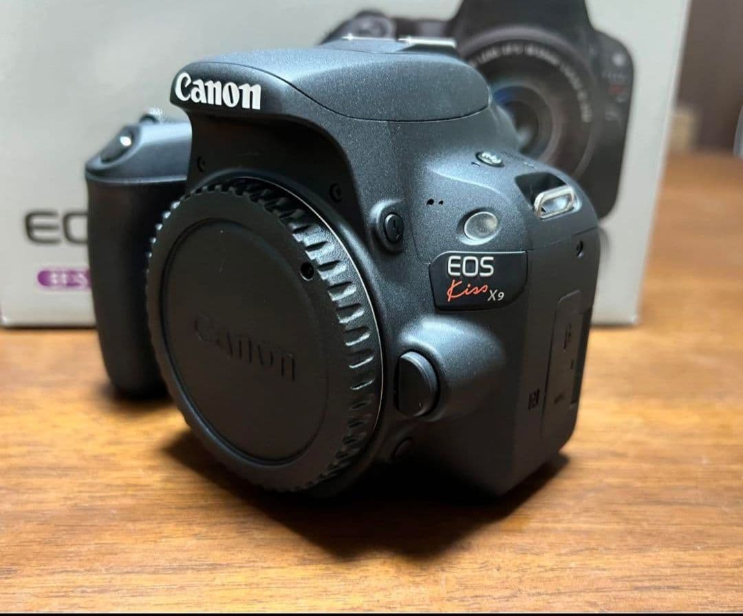 値下げ中Canon EOS Kiss X9 デジタル一眼レフカメラ レンズキット