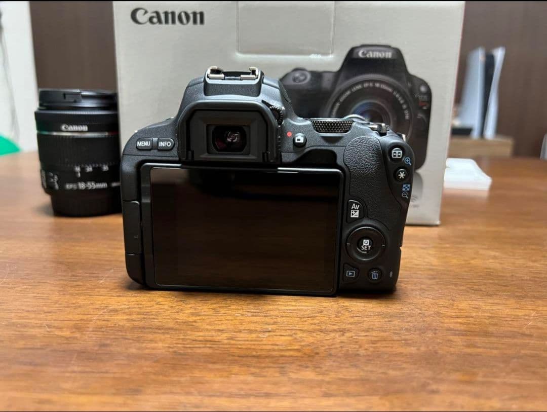 値下げ中Canon EOS Kiss X9 デジタル一眼レフカメラ レンズキット