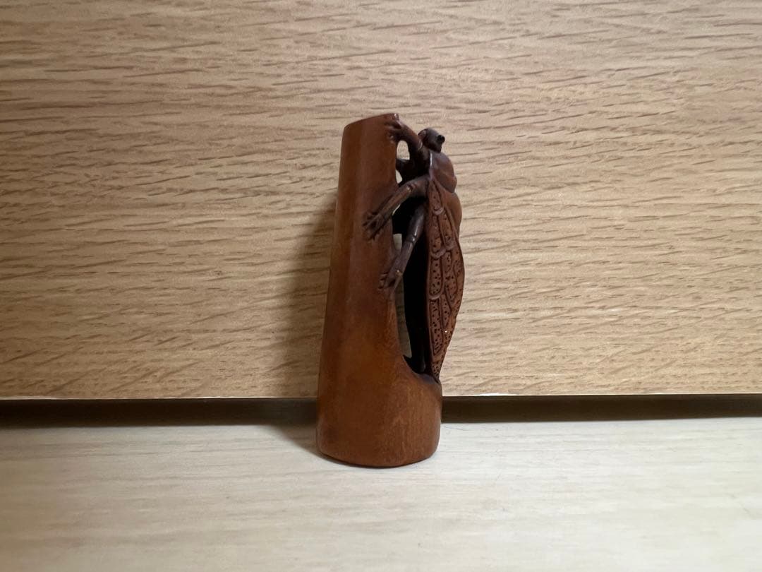 木彫り セミ 蝉 超絶技巧 置物 フィギュア 当時物 根付け 銘入り 光玉 在名