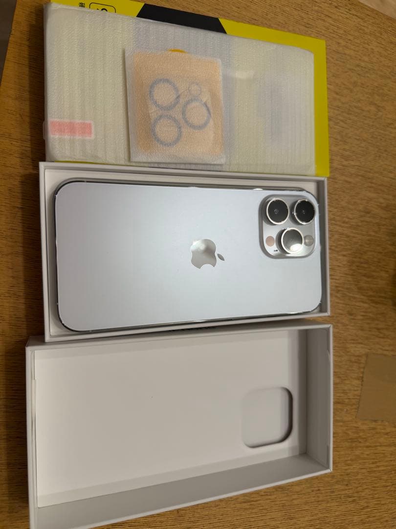 む*ん様 Apple iPhone 14 Pro Max 256ギガ　シルバー