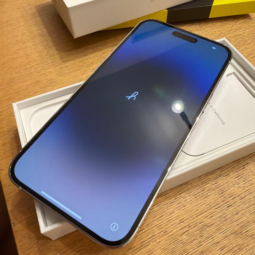 む*ん様 Apple iPhone 14 Pro Max 256ギガ　シルバー