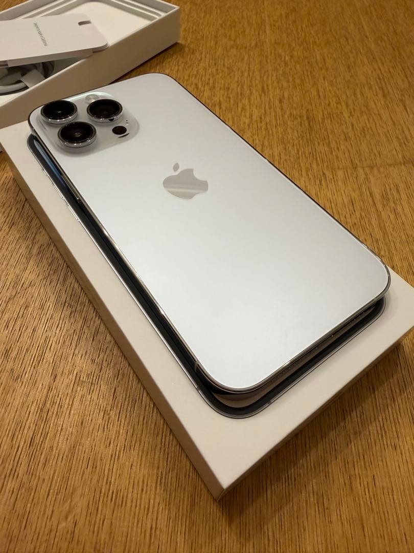 む*ん様 Apple iPhone 14 Pro Max 256ギガ　シルバー