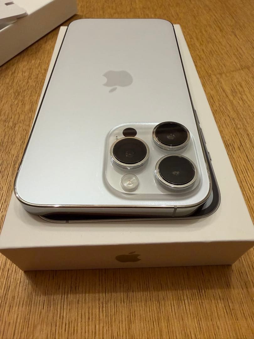 む*ん様 Apple iPhone 14 Pro Max 256ギガ　シルバー