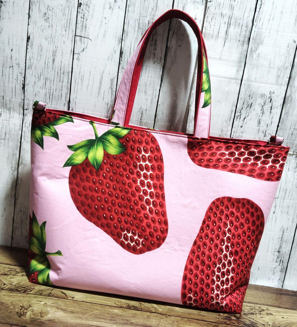 3501　アレキサンダーヘンリー　レア柄　でっかいいちご　2wayトート特特大