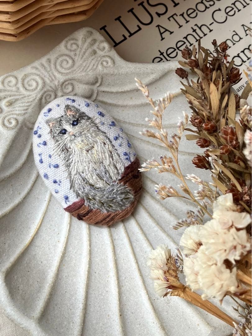 ハンドメイド 刺繍 ブローチ 【chat mignon】