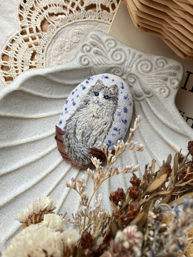 ハンドメイド 刺繍 ブローチ 【chat mignon】
