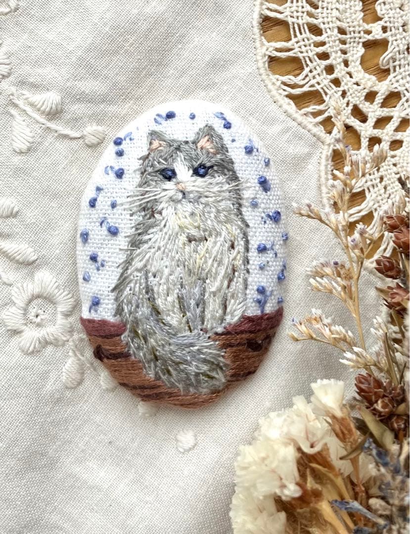 ハンドメイド 刺繍 ブローチ 【chat mignon】