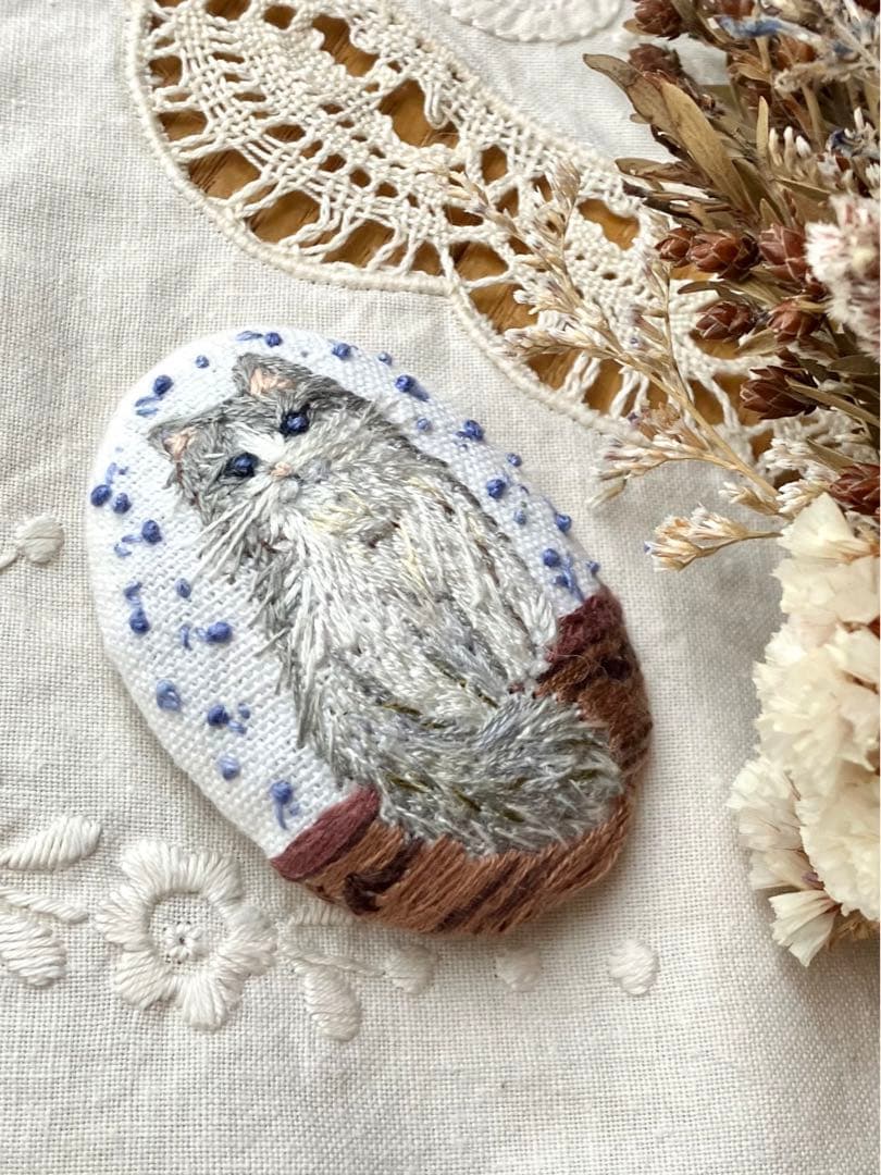ハンドメイド 刺繍 ブローチ 【chat mignon】