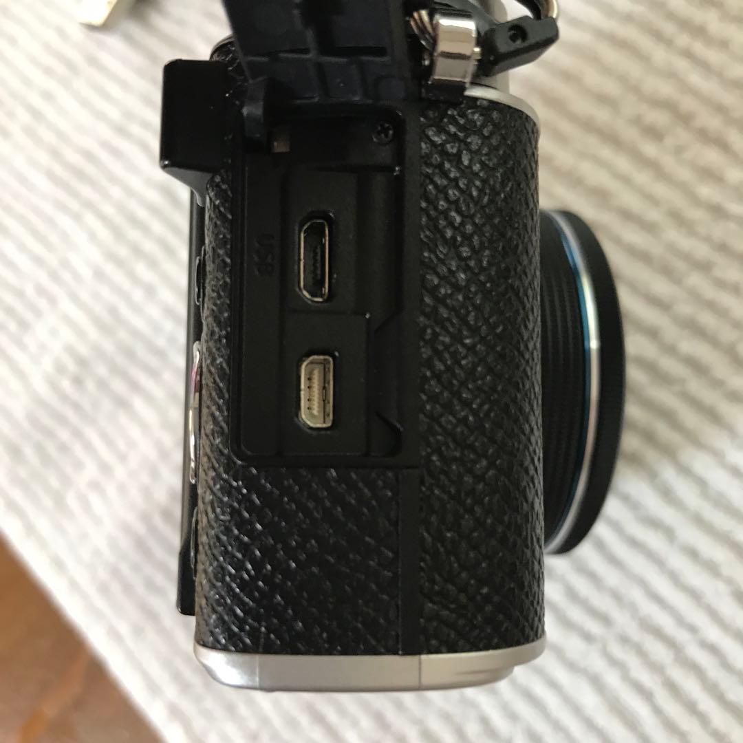 オリンパス PEN E-P7 14-42mm EZレンズキット USEDです