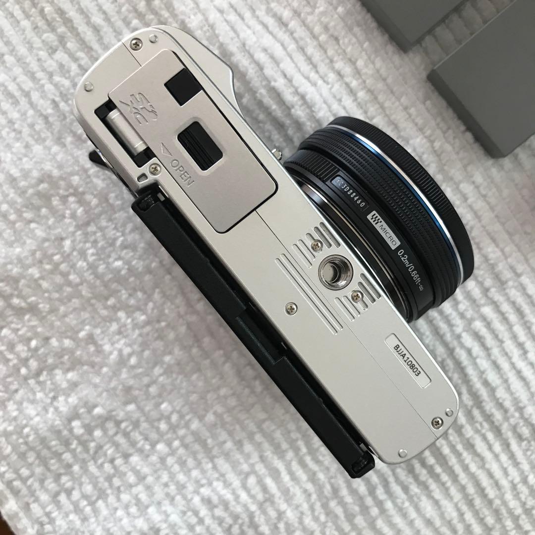 オリンパス PEN E-P7 14-42mm EZレンズキット USEDです