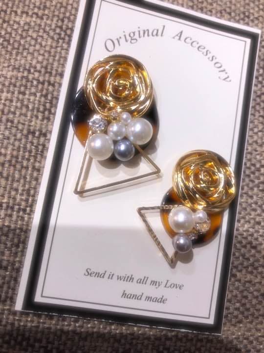 081☻ハンドメイド べっ甲ゴールドボタン パール クリップ イヤーカフ