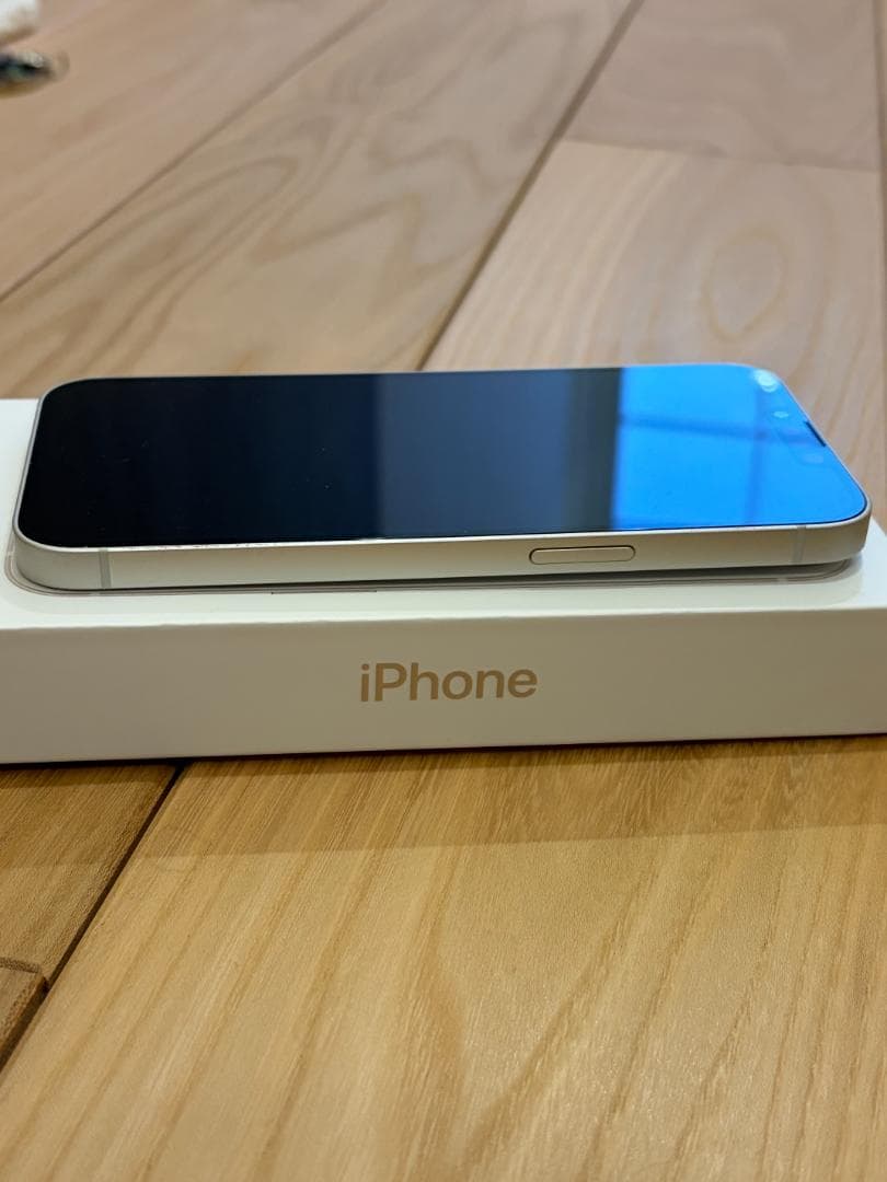 iPhone 13 スターライト 128GB SIMフリー　箱・充電ケーブル付き