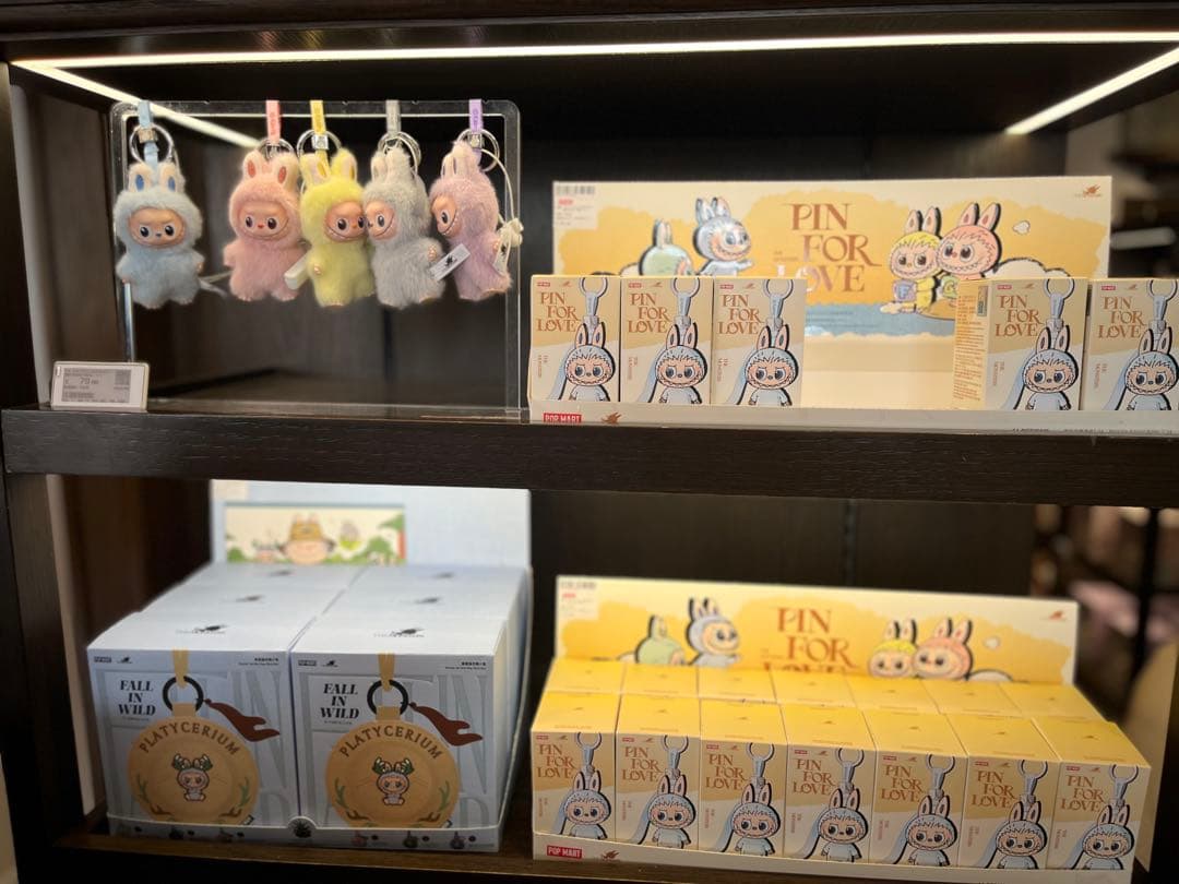 POP MART PIN FOR LOVE イニシャル ラブブ K 2点