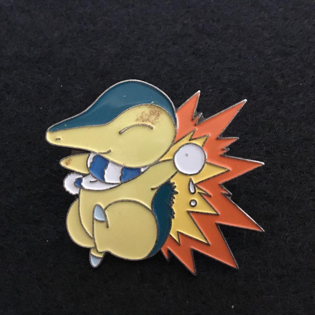 ピカチュウ・ヒノアラシ・ラプラス ピンバッジとカビゴンのペットボトルカバー