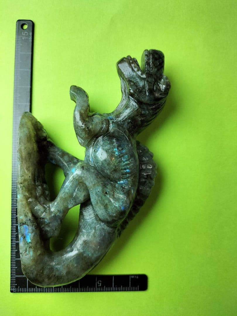 天然石 ラブラドライト の スピノサウルス の 置物 です。1点物！約130㍉！