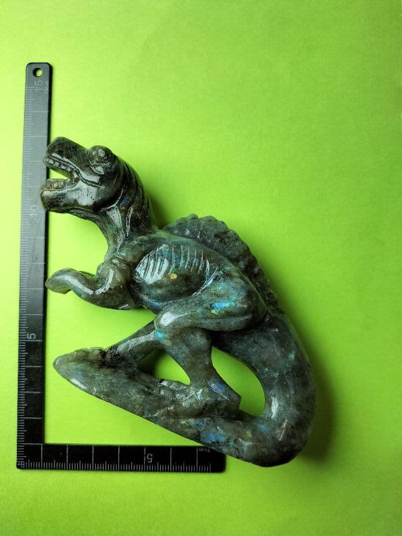 天然石 ラブラドライト の スピノサウルス の 置物 です。1点物！約130㍉！