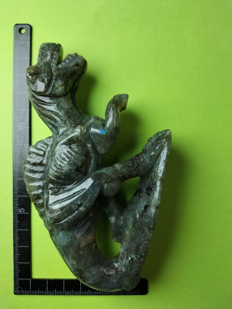 天然石 ラブラドライト の スピノサウルス の 置物 です。1点物！約130㍉！