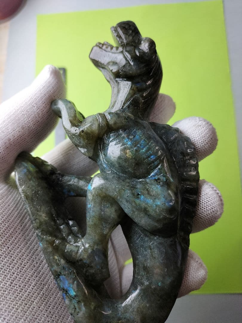 天然石 ラブラドライト の スピノサウルス の 置物 です。1点物！約130㍉！