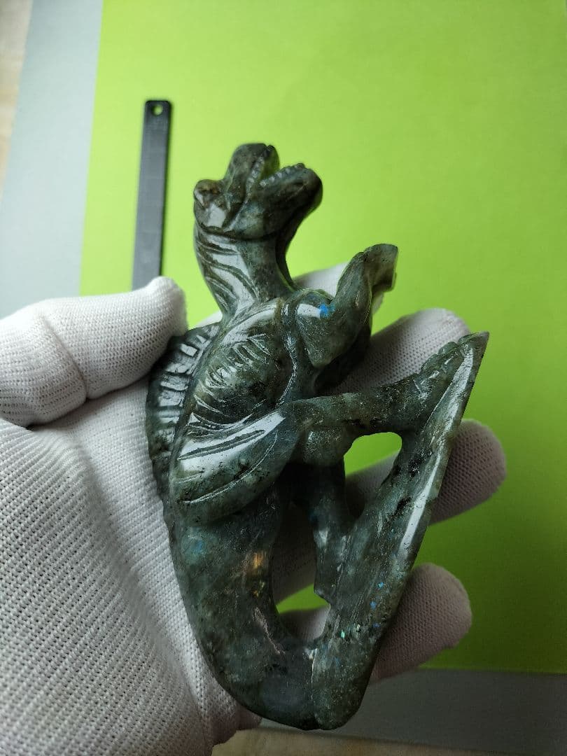 天然石 ラブラドライト の スピノサウルス の 置物 です。1点物！約130㍉！
