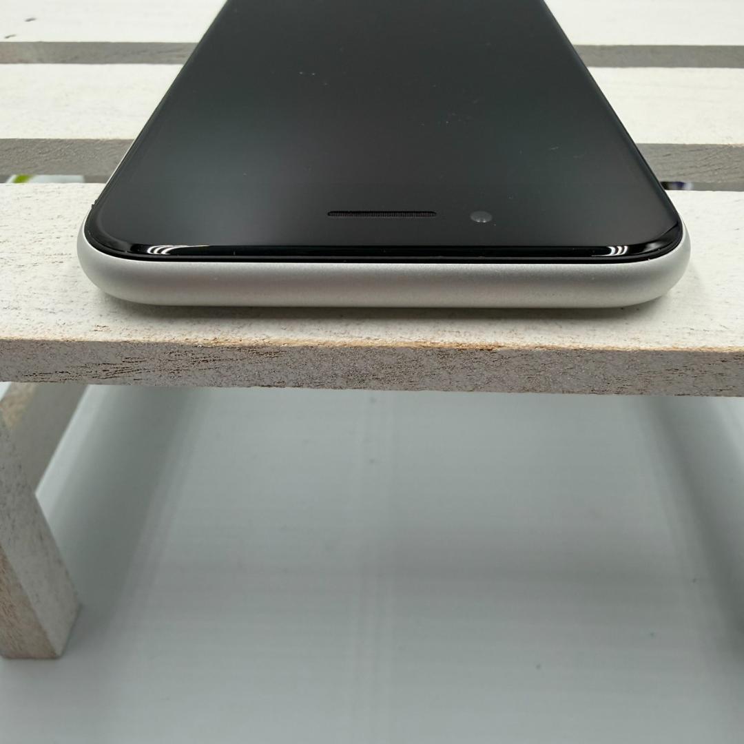 【美品】iPhone SE第2世代 64GB ホワイト 445