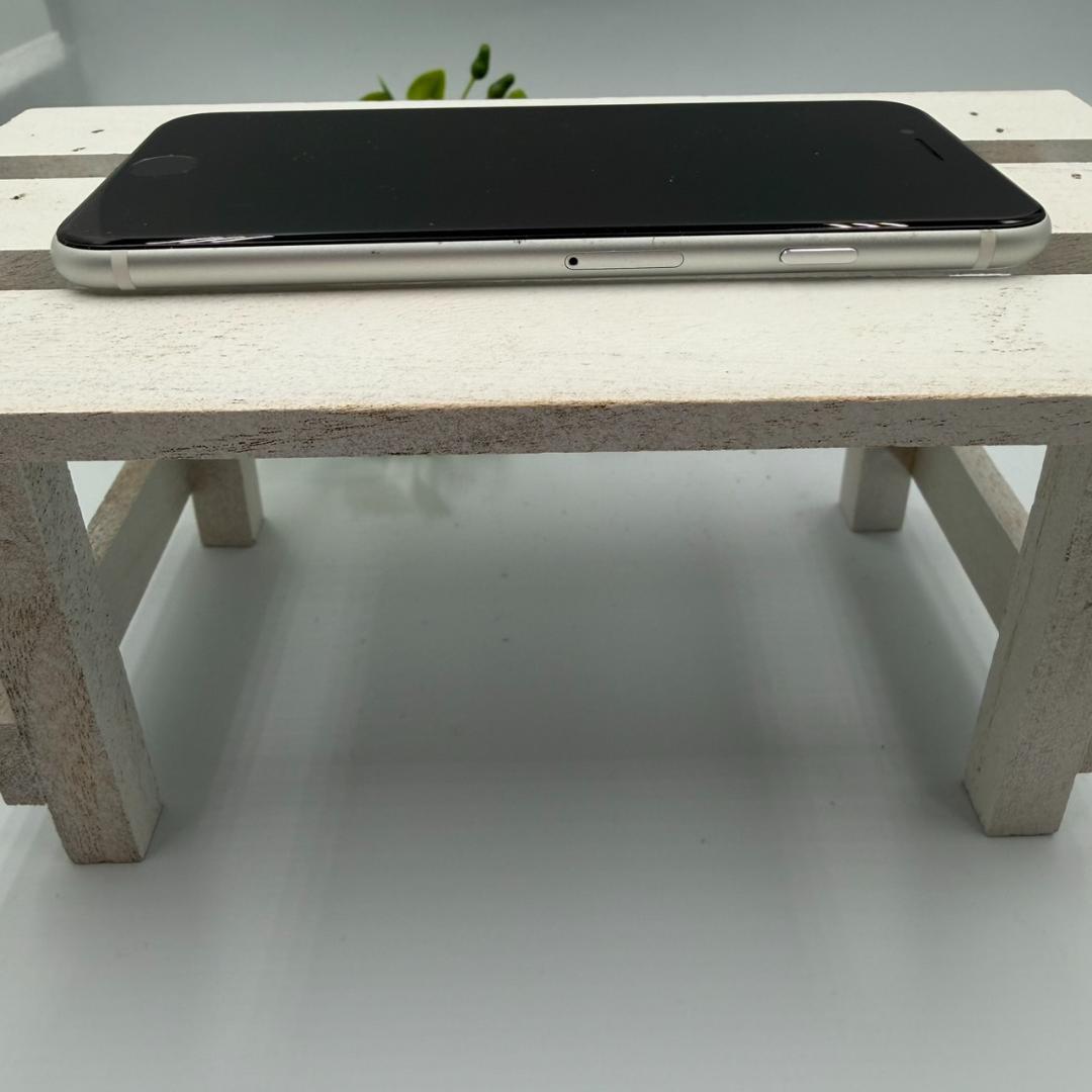 【美品】iPhone SE第2世代 64GB ホワイト 445