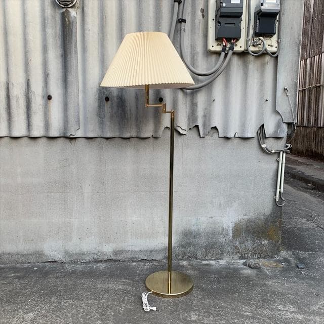 クラシック｜フロアランプ｜スウィングアーム｜ゴールドカラーベース｜照明｜②｜