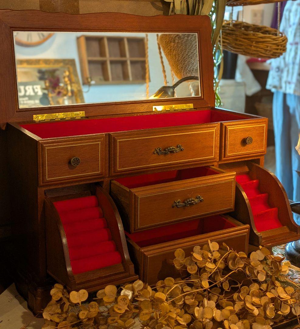 小物入れ vintage Jewelry box.