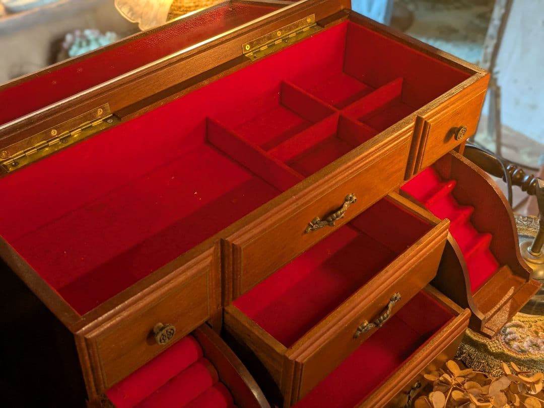 小物入れ vintage Jewelry box.