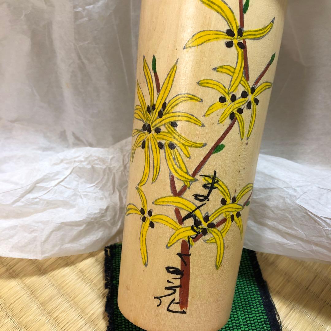 嶋津こけしまんさくの花