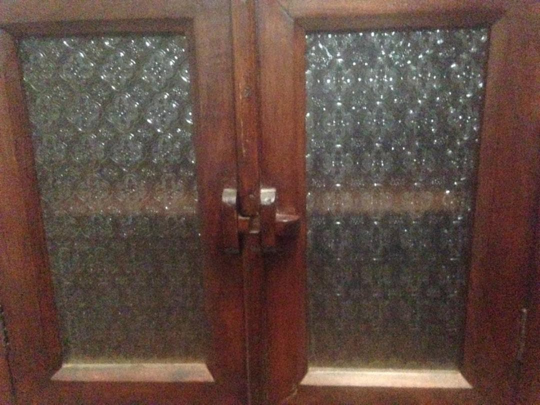 バリ家具オールドチーク無垢材格子ガラス扉飾り棚木製食器棚チェストアジアン家具