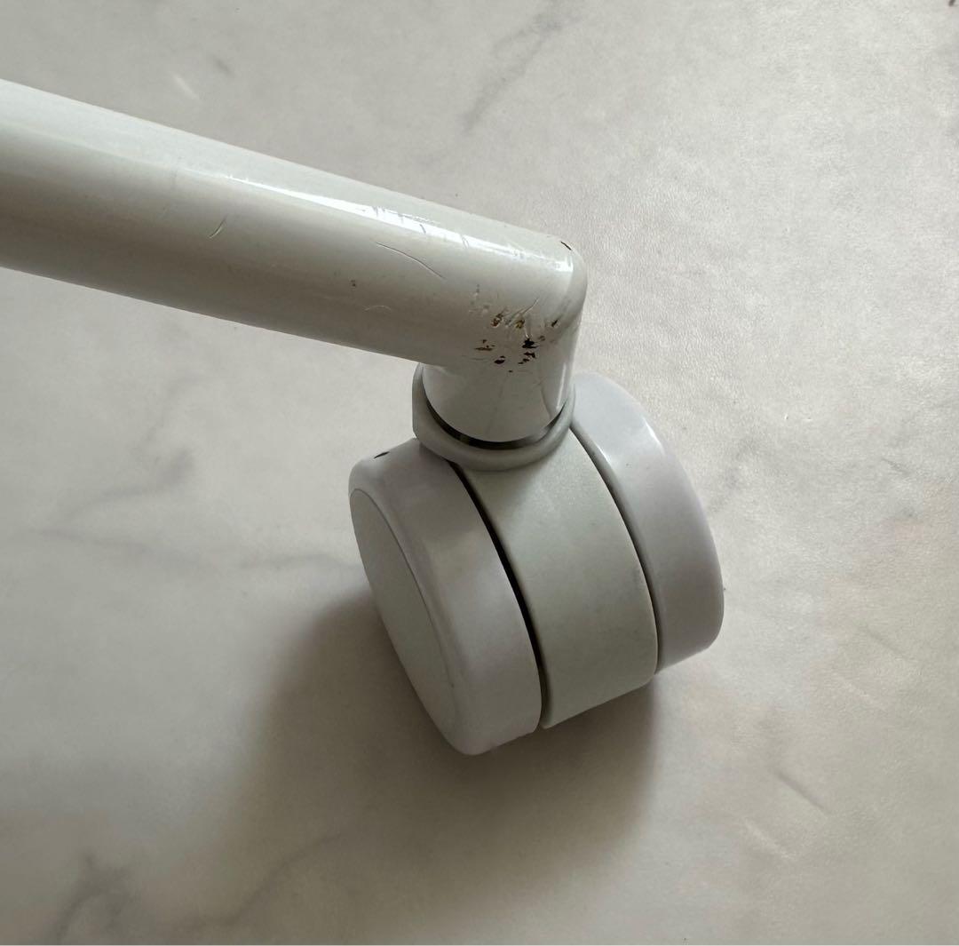 ホワイト貝殻型昇降チェア