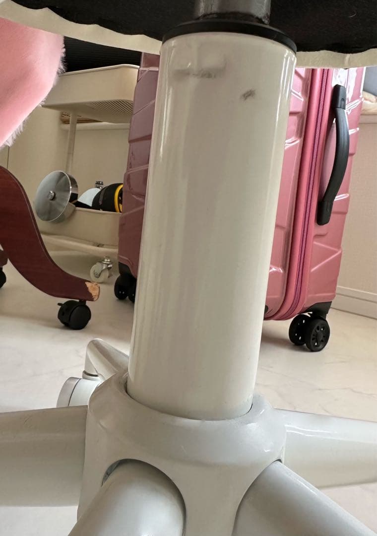 ホワイト貝殻型昇降チェア