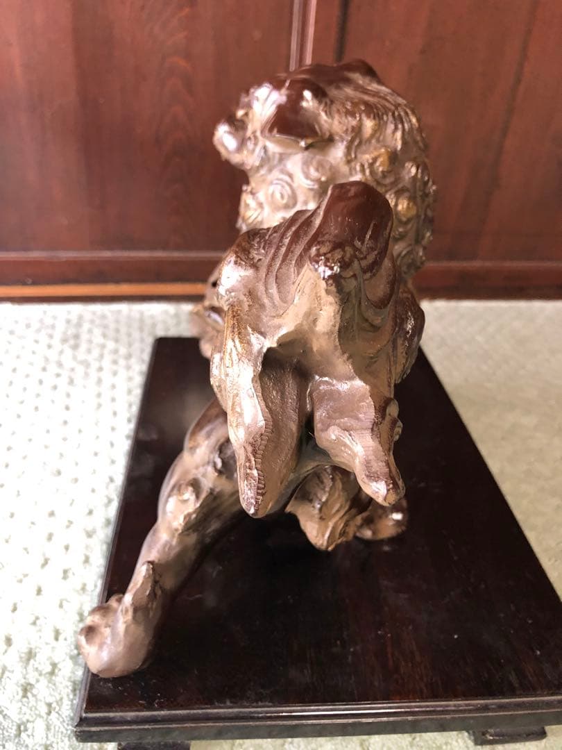 玉乗り 獅子 置物　狛犬 シーサー 金属製 台付き