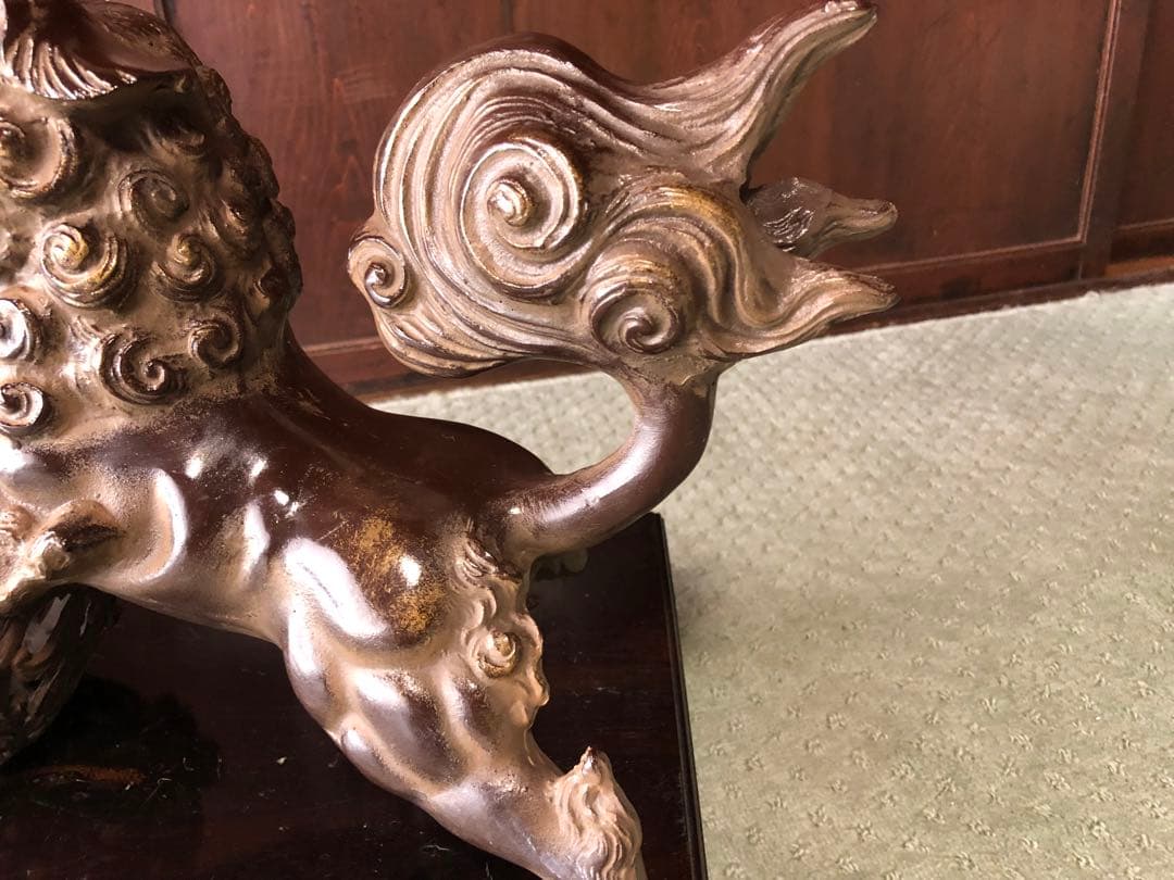 玉乗り 獅子 置物　狛犬 シーサー 金属製 台付き