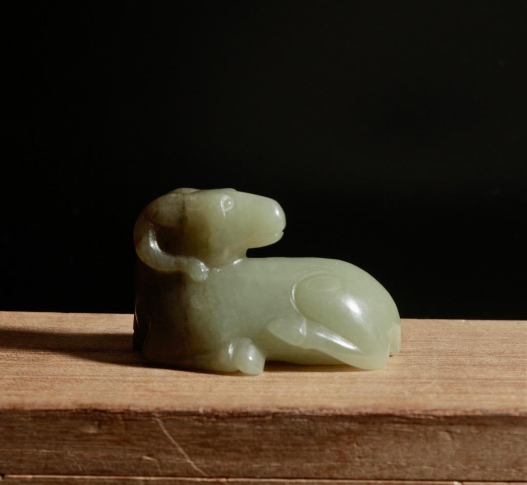 中古 和田玉 臥羊彫刻 玉置物 青白玉 羊形小品 C1A230