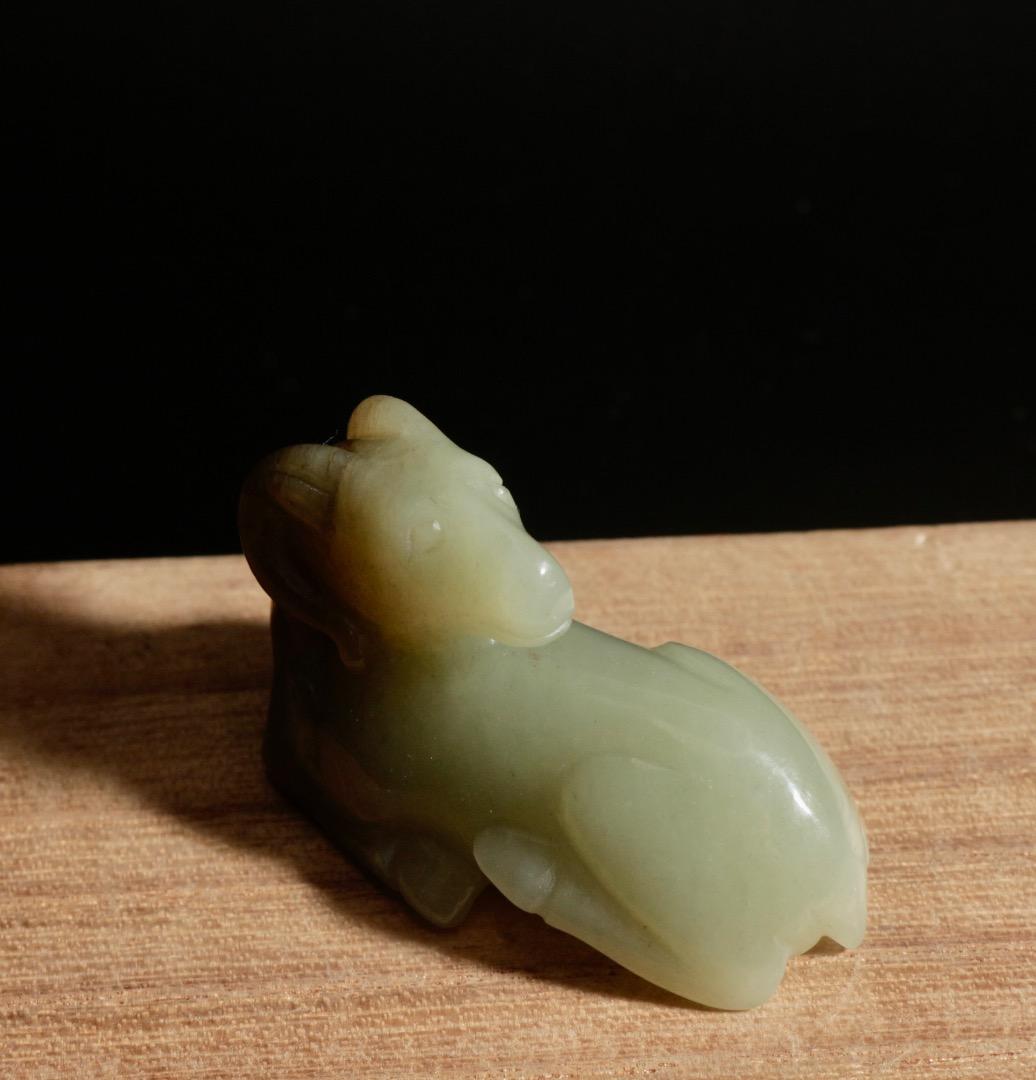 中古 和田玉 臥羊彫刻 玉置物 青白玉 羊形小品 C1A230