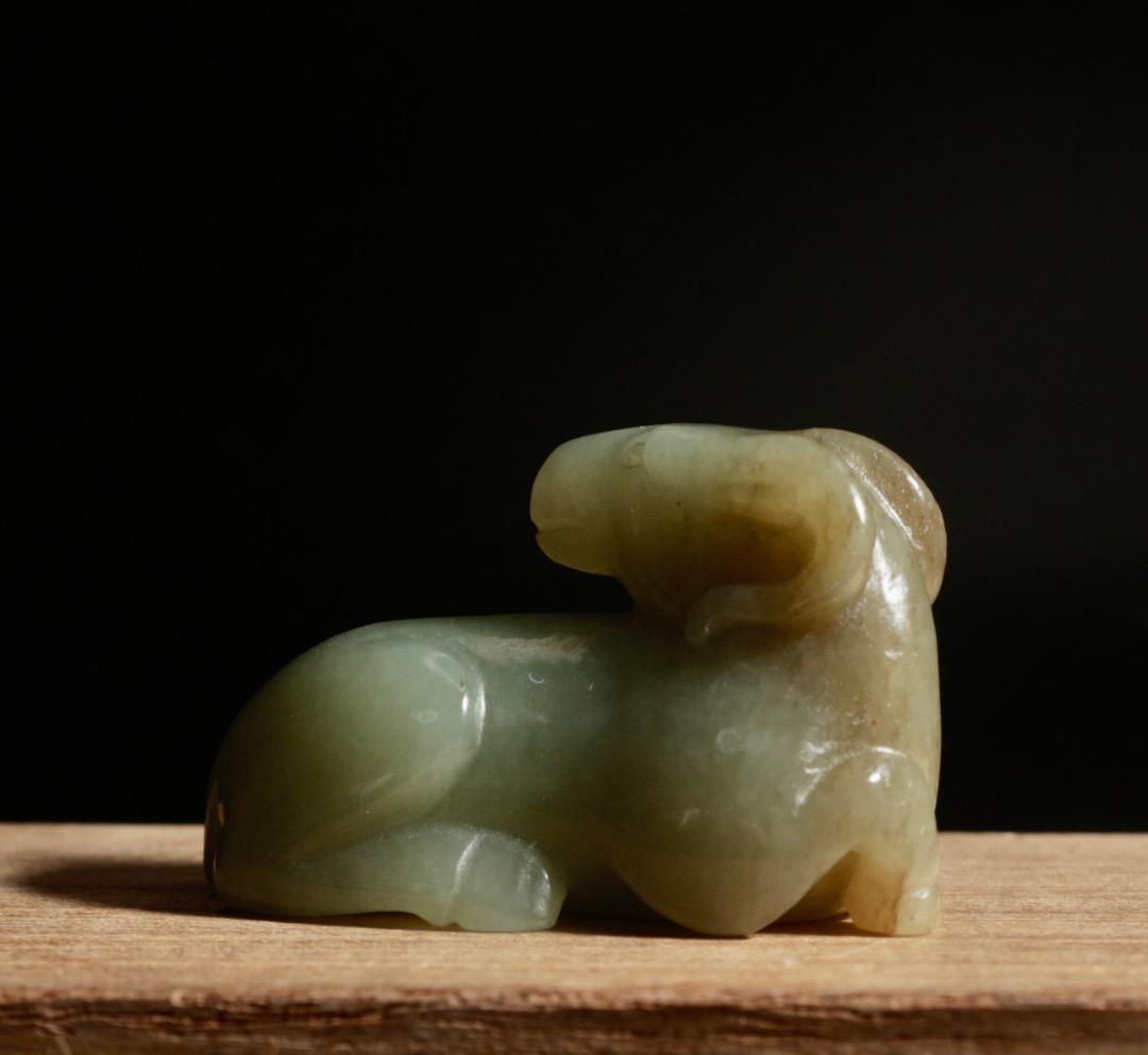 中古 和田玉 臥羊彫刻 玉置物 青白玉 羊形小品 C1A230