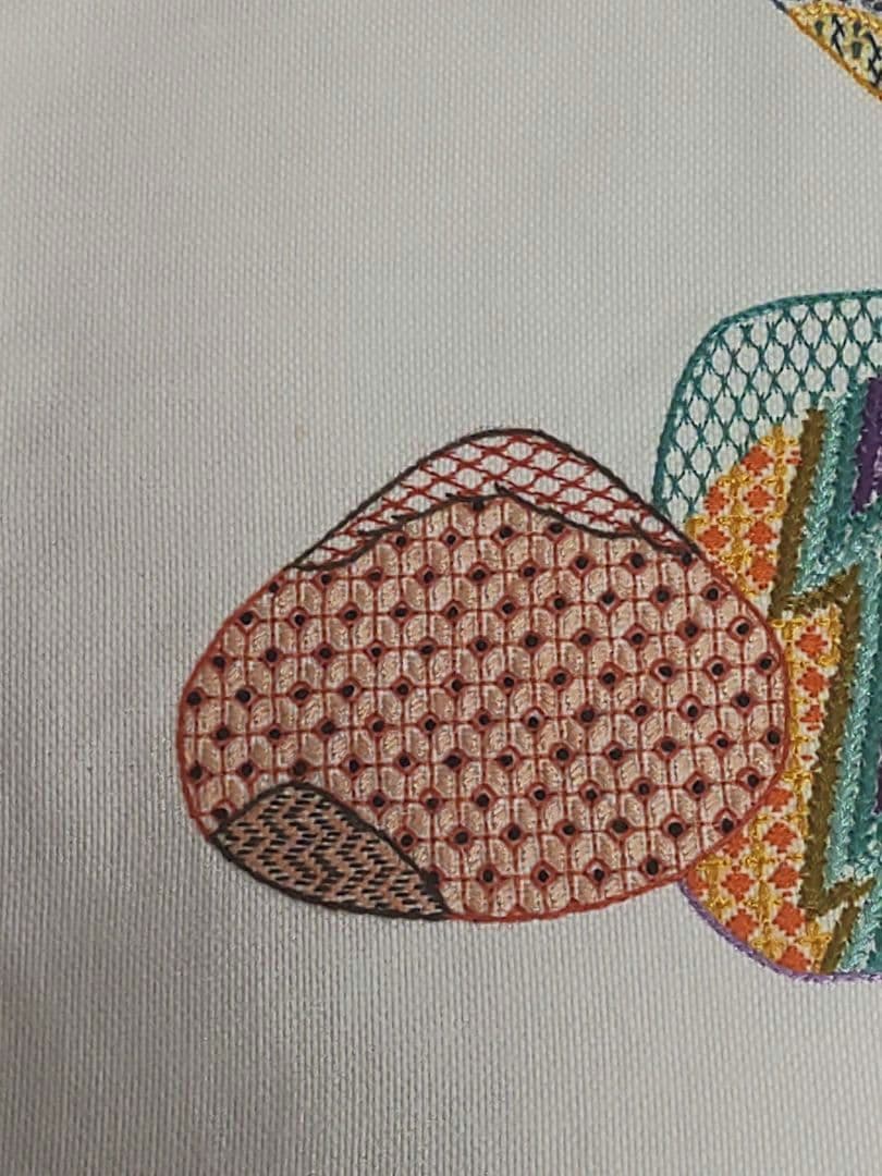 手刺繍 貝合わせ 模様入り 手編みレース縁取り 布製のれん 三つ割れ